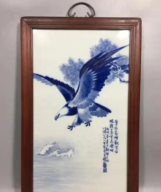 青花雄鹰图
